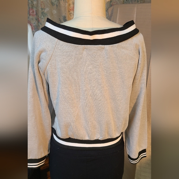 Gray - Picture 6 of 12